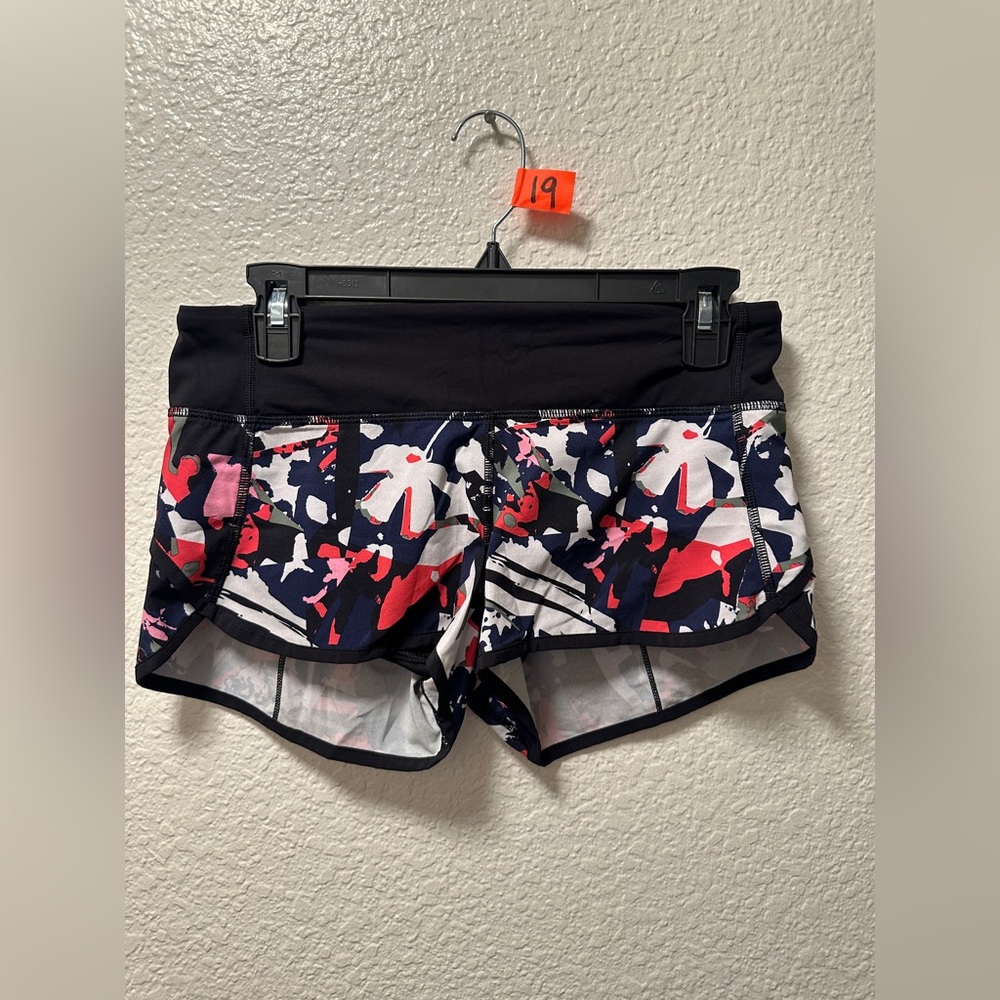 Lululemon low rise speed up shorts A19
